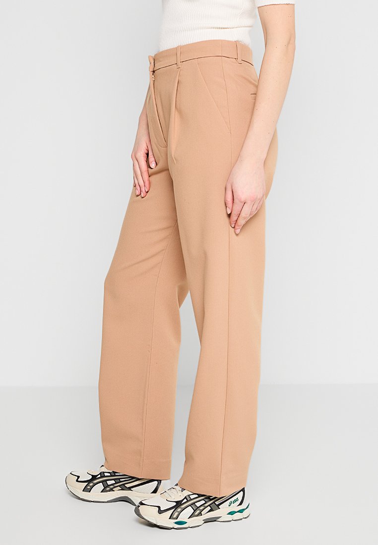 Abercrombie & Fitch RELAXED FIT