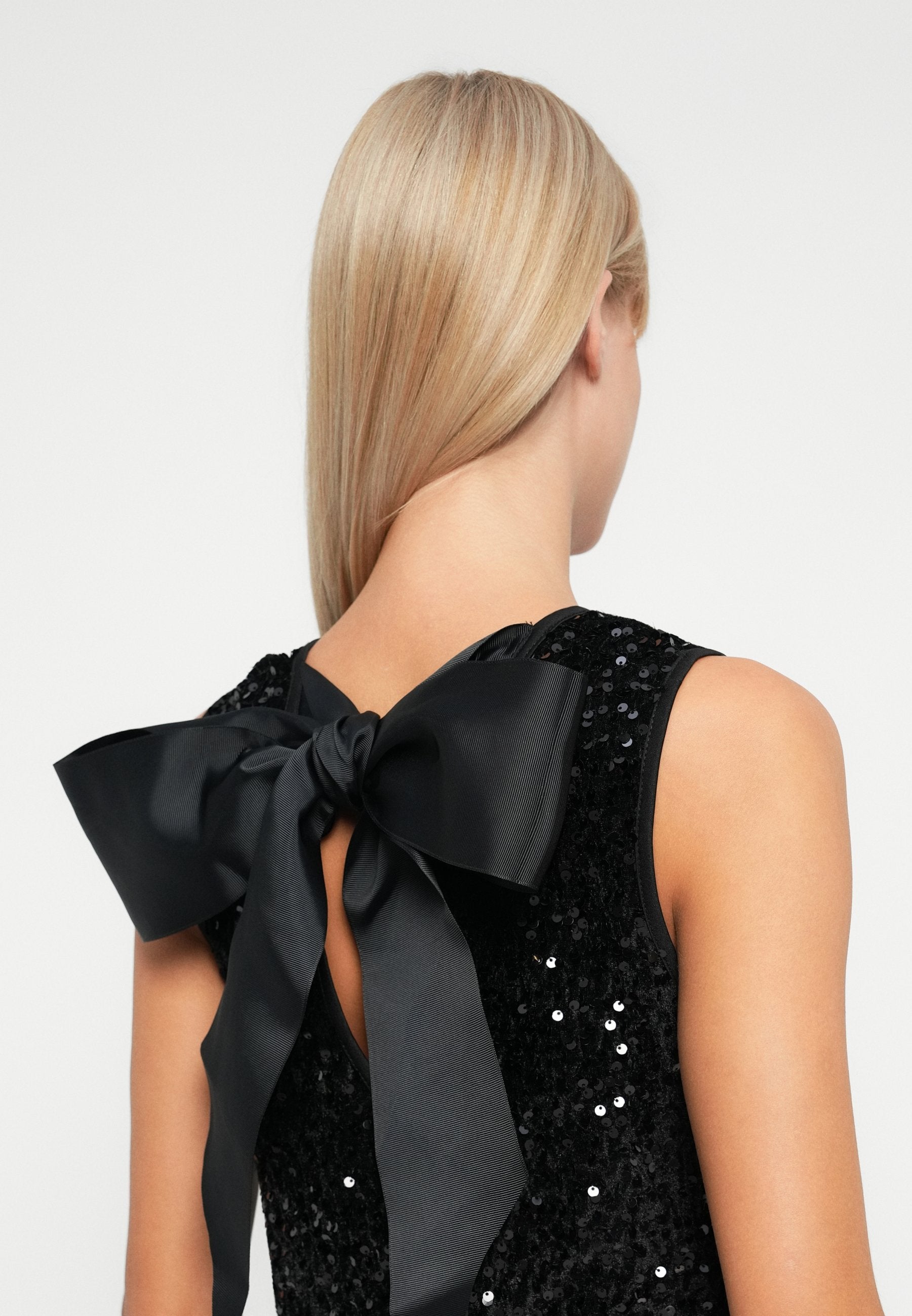 ONLANIKA SEQUINS BOW DRESS  Media 6