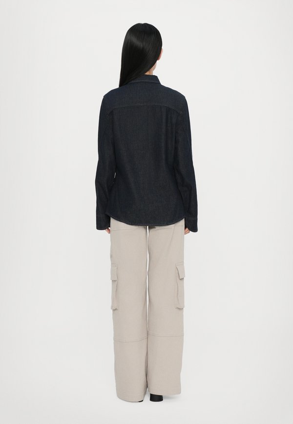 CLOSED SEAMING SHIRT