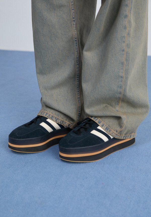 adidas Originals GAZELLE STACK W