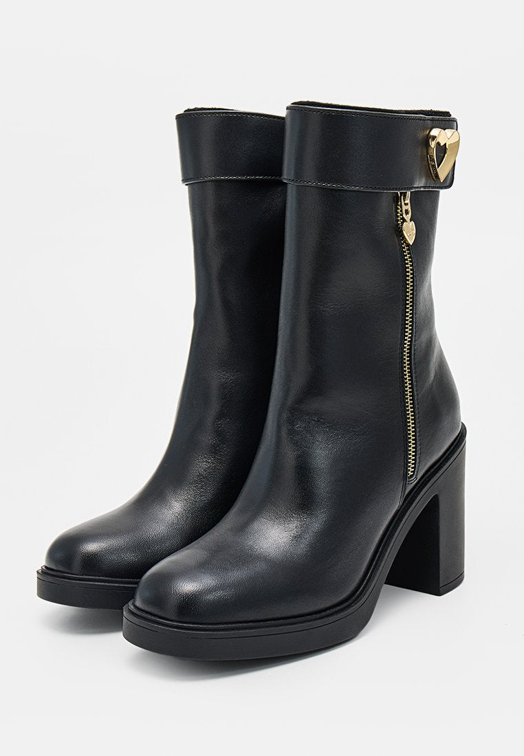 Love Moschino