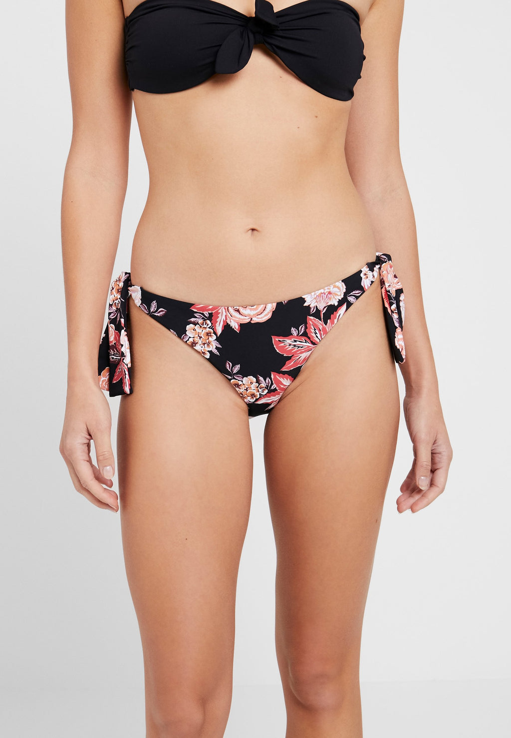 VEDA BLOOMS HIPSTER TIE SIDE Media 3