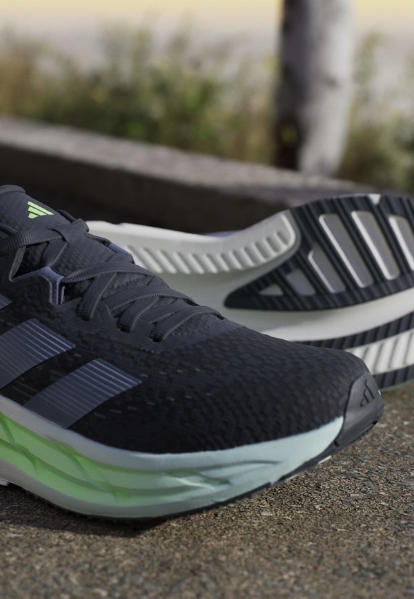 adidas Performance ADISTAR 4