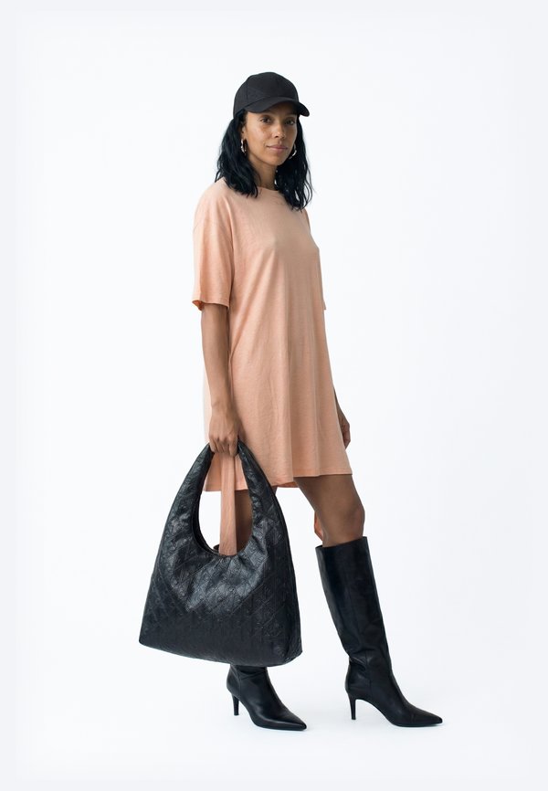 Calvin Klein EMBLEM PUFFER SHOULDER BAG - Handbag - black