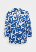 Bluse mit blauen und weißen Mustern, V-Ausschnitt, dreiviertel Puffärmeln und einem floralen Blätterdesign aus leichtem Stoff.