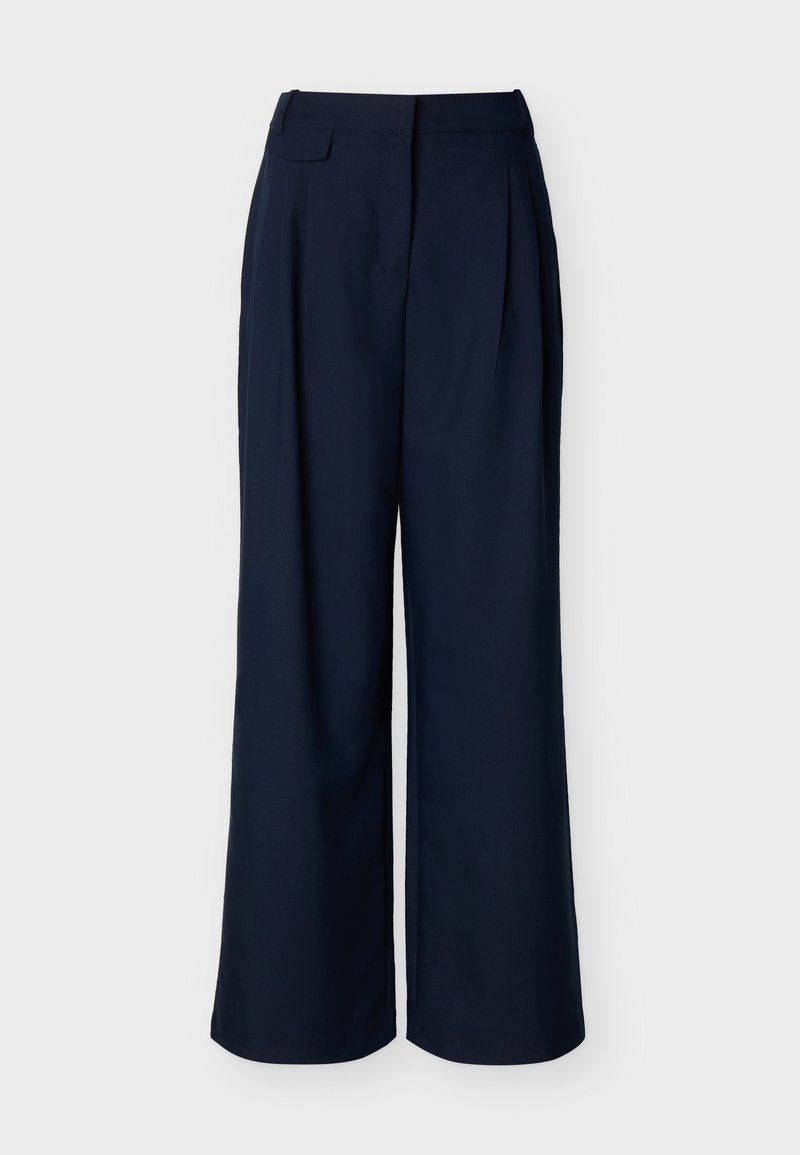 Marineblaue, weit geschnittene Hosen mit hoher Taille und vorderen Falten, vor einem schlichten weißen Hintergrund präsentiert.