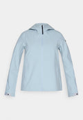 Hellblaue wasserdichte Jacke mit Kapuze, Frontreißverschluss und verstellbaren Bündchen, auf einfarbigem Hintergrund dargestellt.