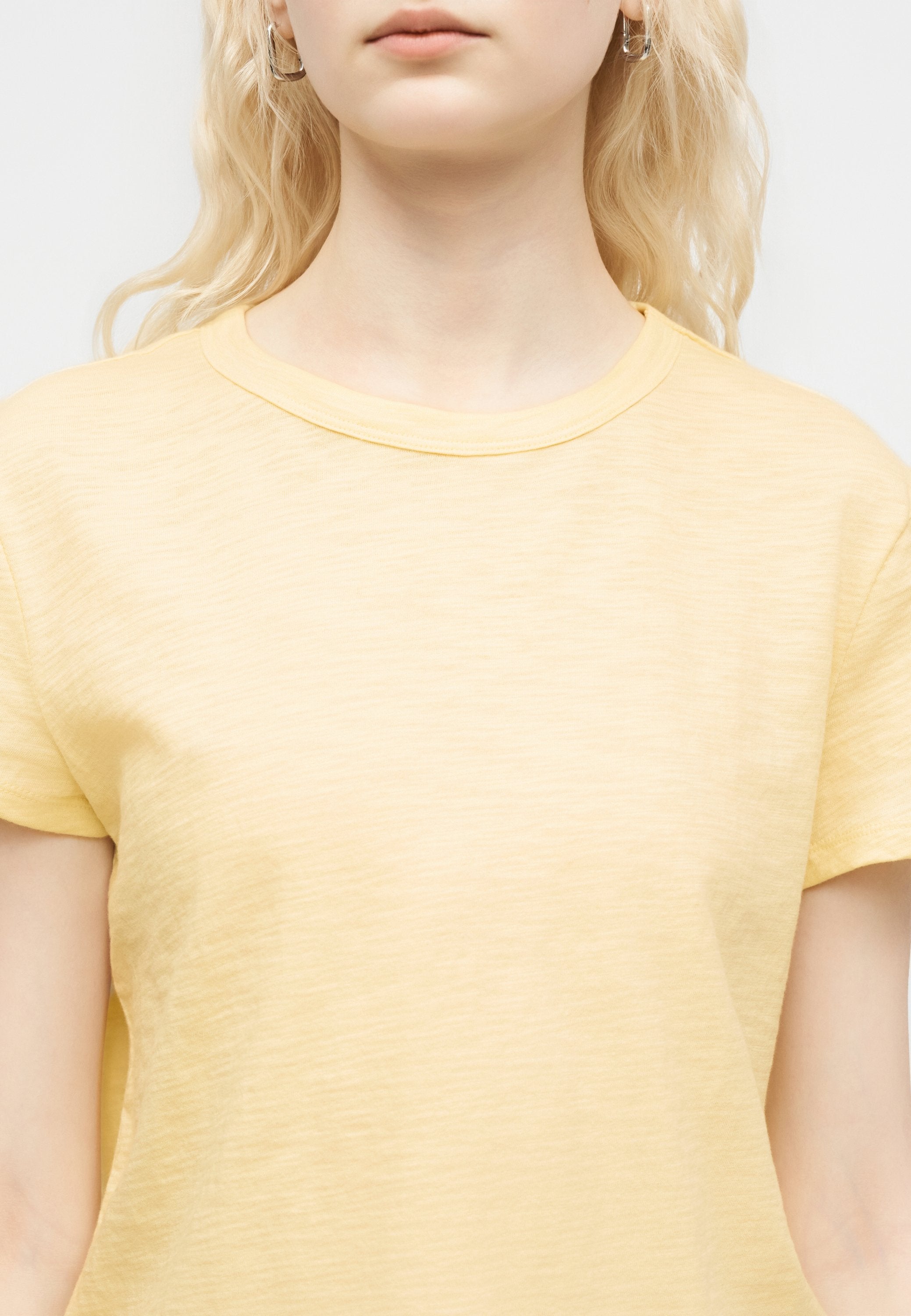 GAP TEE