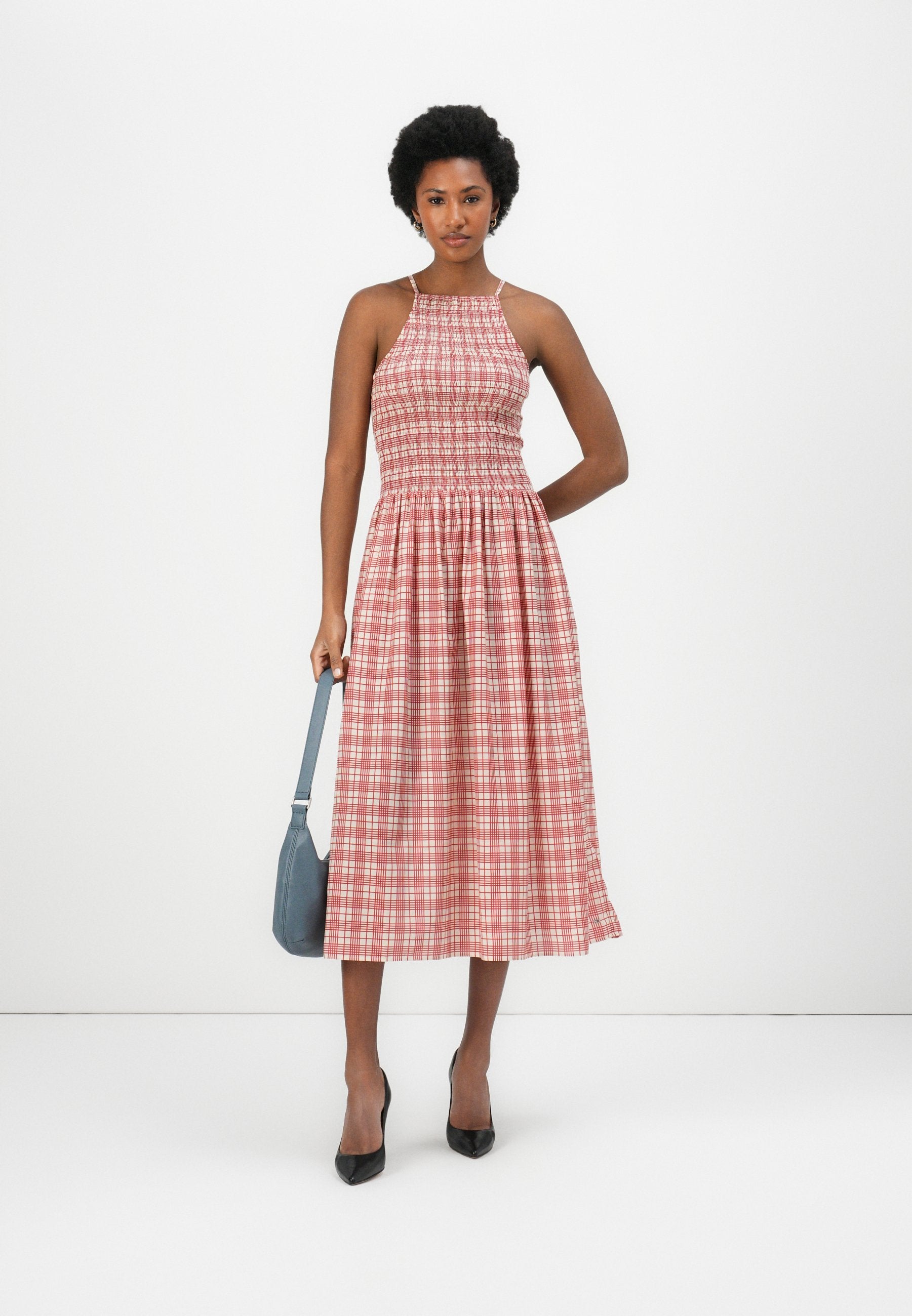 SHIRRED SLEEVELESS MIDI DRESS Media 2