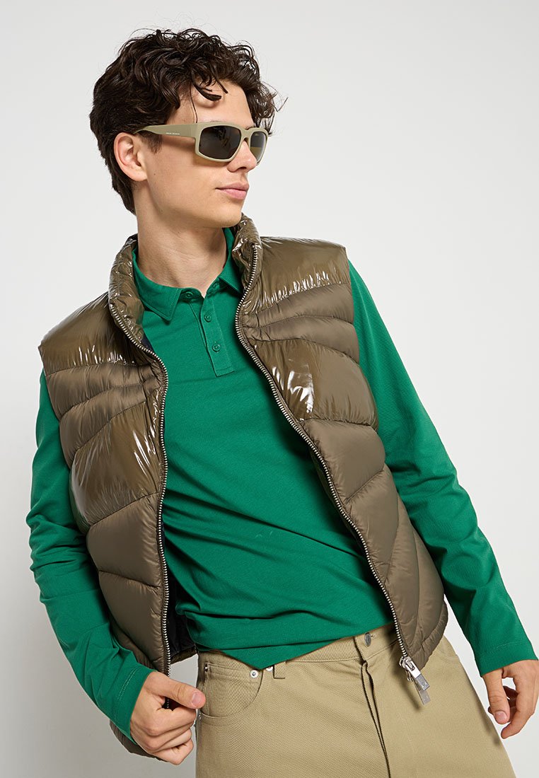 Armani Exchange Weste Media 4