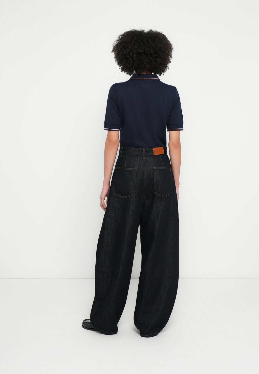 HIGH RISE LOOSE BALLOON LEG JEANS Media 4