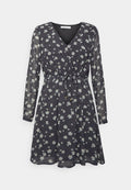 Blumendruckkleid in Marineblau mit langen Ärmeln, V-Ausschnitt, tailliertem Schnitt und leichtem Stoff, der weiße und hellblaue Blumen zeigt.