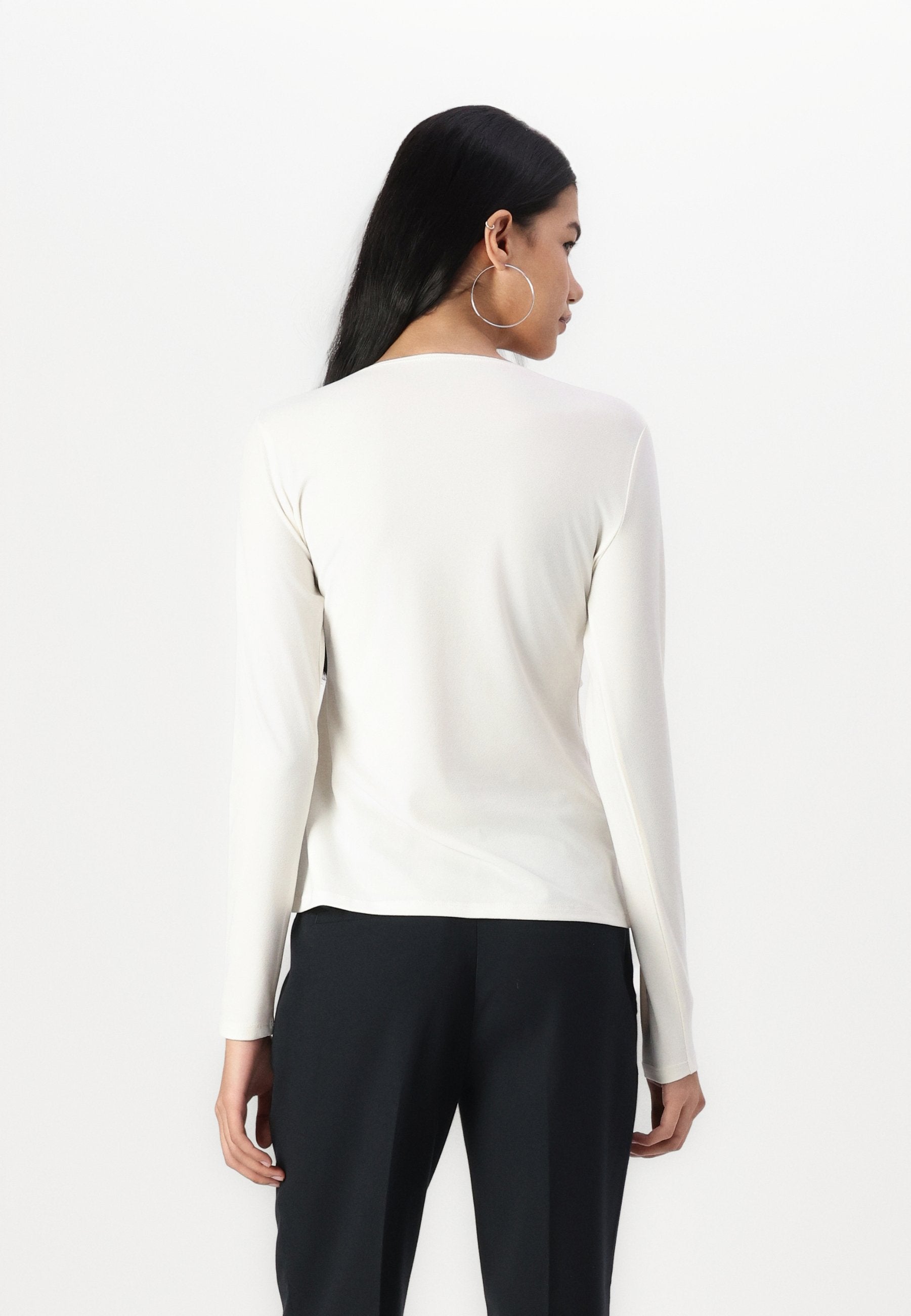 Abercrombie & Fitch Long-Sleeve Asymmetrical Hem Slash Top