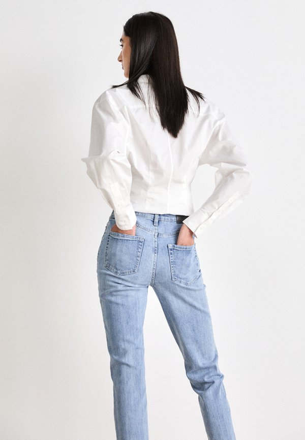 DKNY HIGH RISE