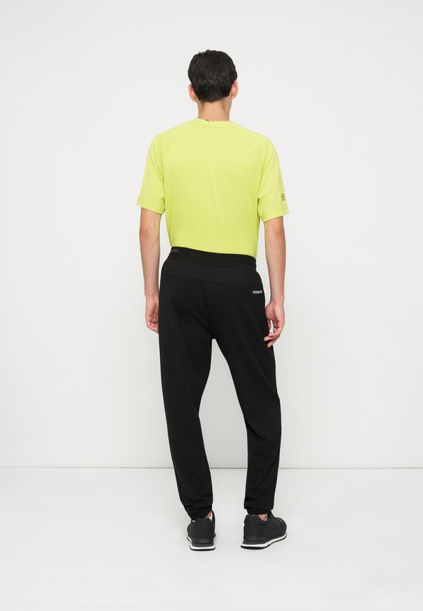 EA7 Emporio Armani