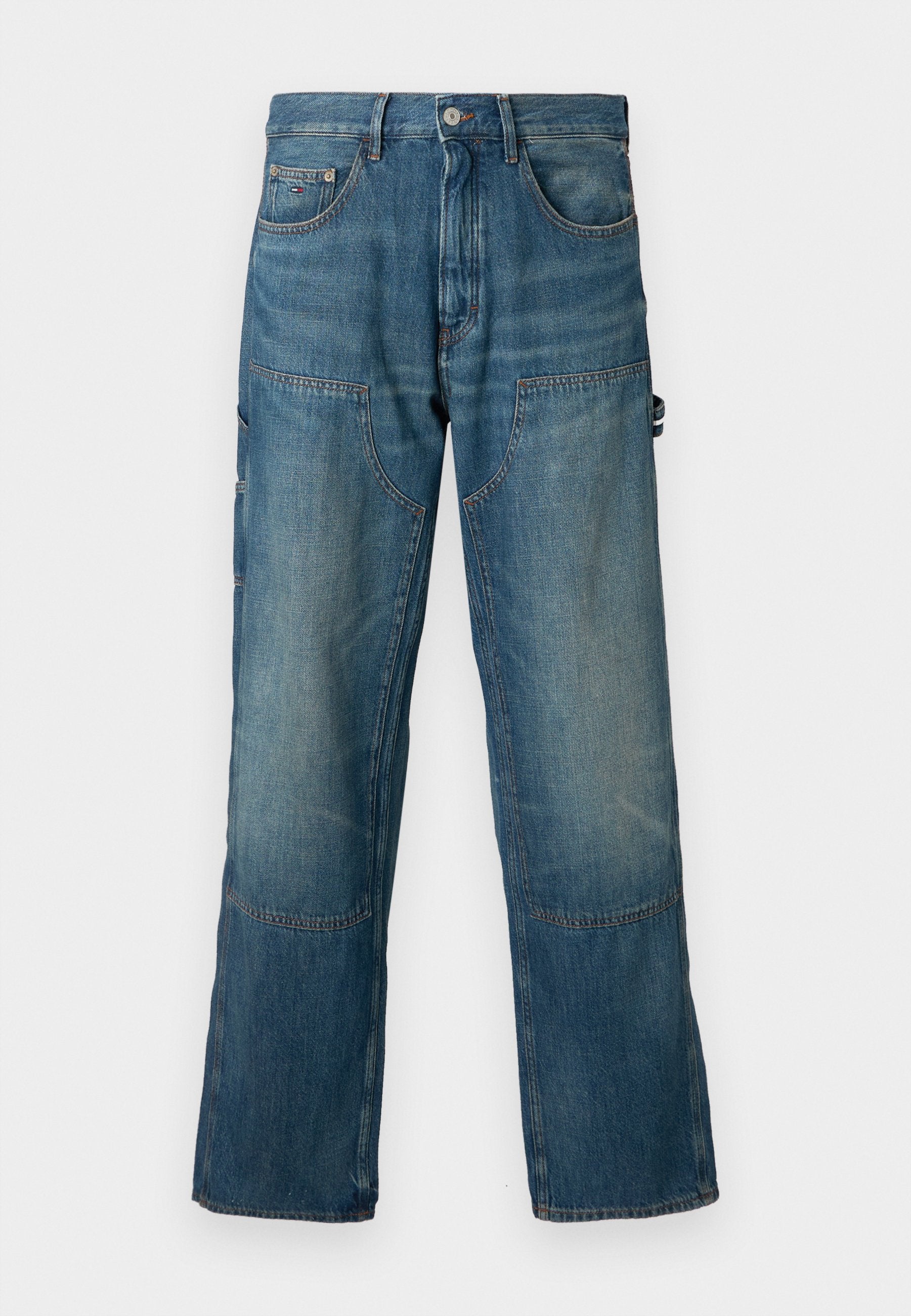 Denim-Jeans in einem mittleren Blauton, mit einer entspannten Passform, Fronttaschen und Kontrastnähten. Enthält Eingreifdetails an den Beinen.