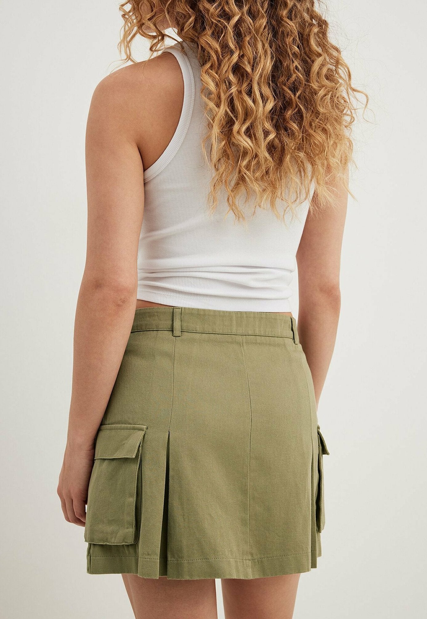NA-KD MIT MITTLERER TAILLE