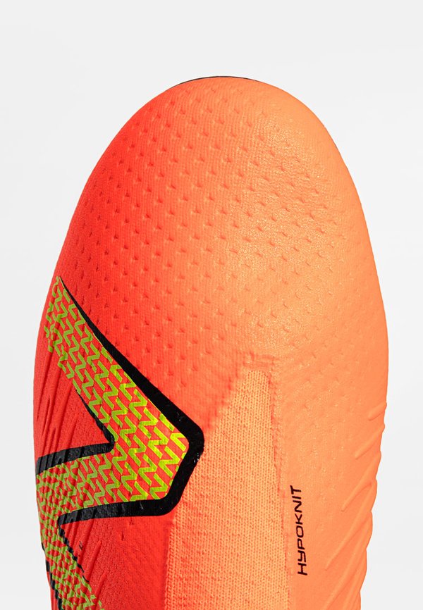 New Balance TEK V4 PRO