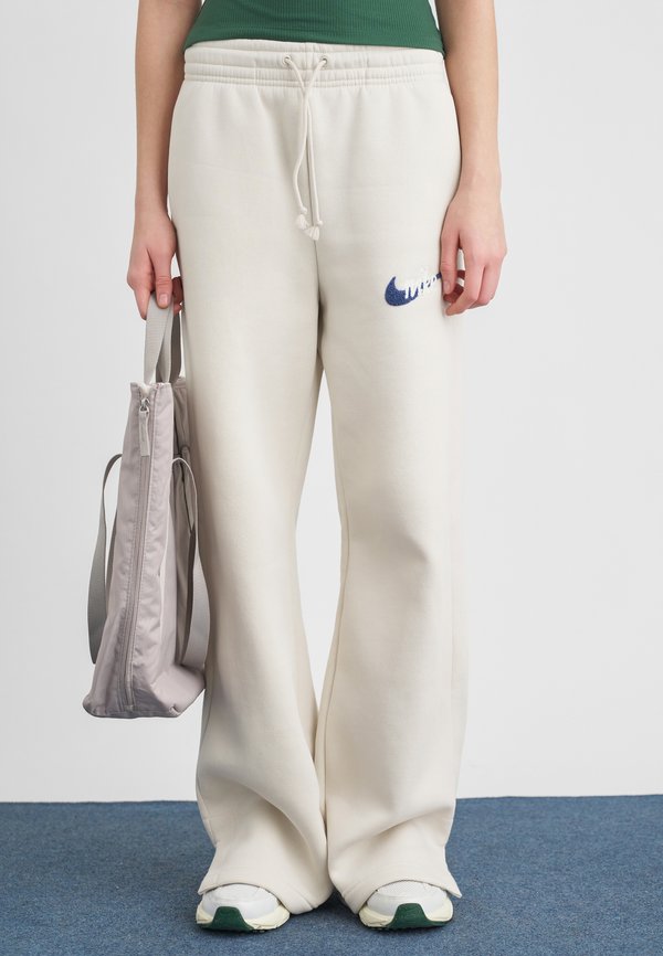 Nike Sportswear LOGO - Tracksuit bottoms - beige