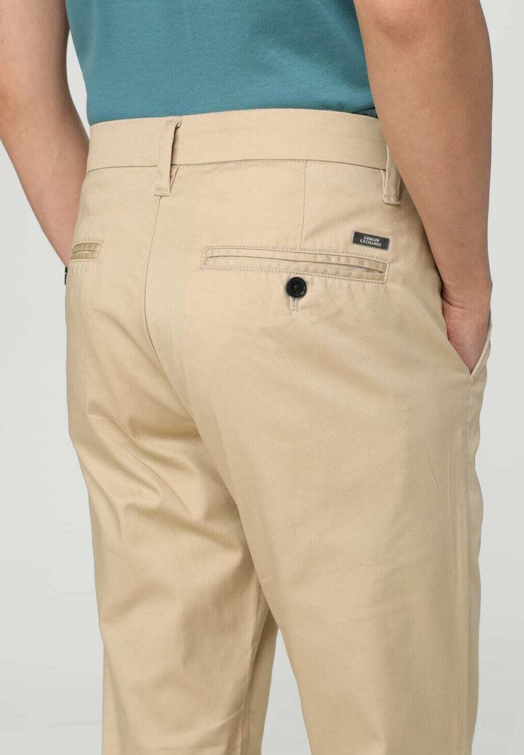 Armani Exchange Chino Media 3