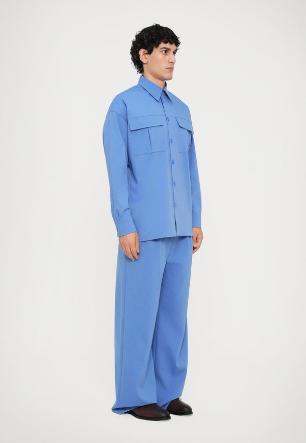 Essential Collective DOUBLE POCKET SHIRT