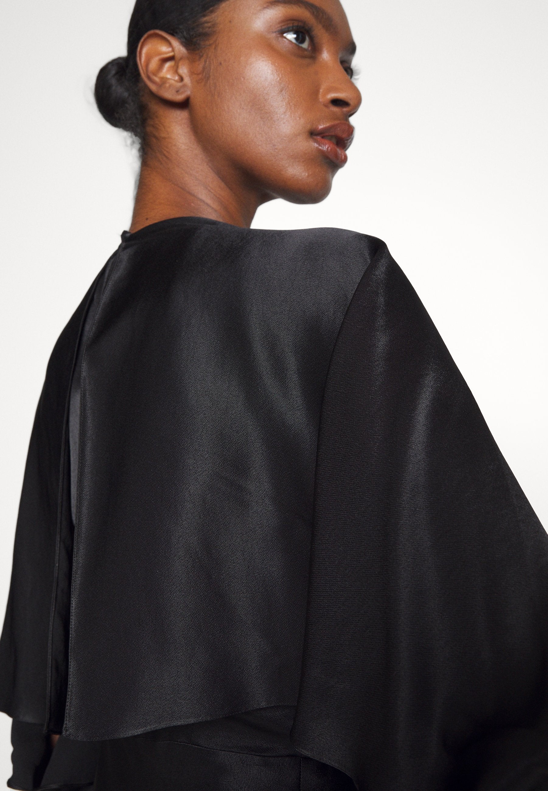 Materiel CAPE TOP DRAPED DRESS
