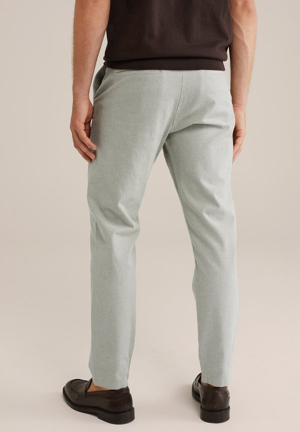 WE Fashion SLIM FIT