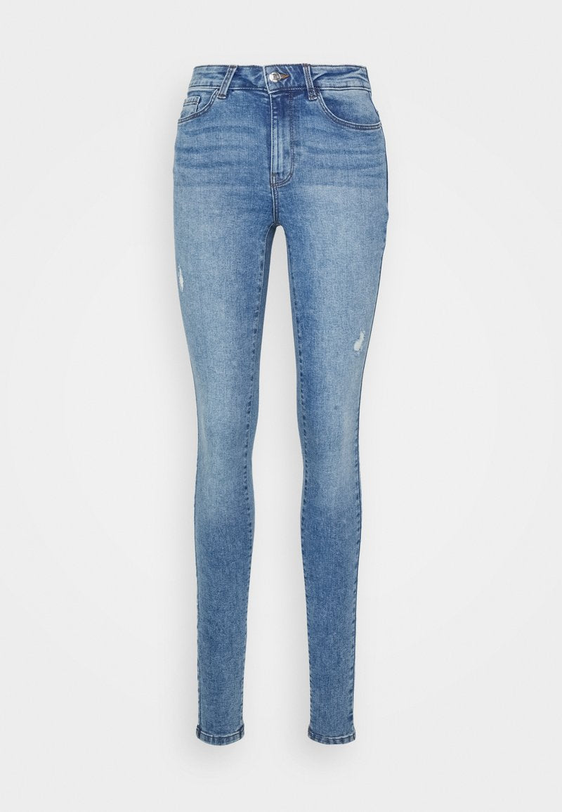 Skinny Jeans aus Denim in heller blauer Farbe. Besitzen leichte Verwaschungen und kleine Abriebstellen an der Vorderseite. Klassisches Fünf-Taschen-Design.
