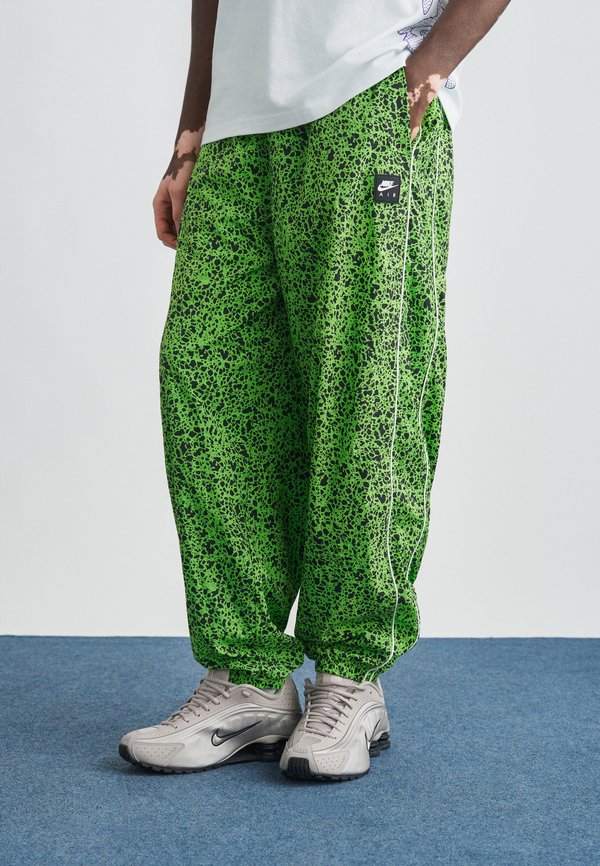 Nike Sportswear PANT  - Tracksuit bottoms - mean green