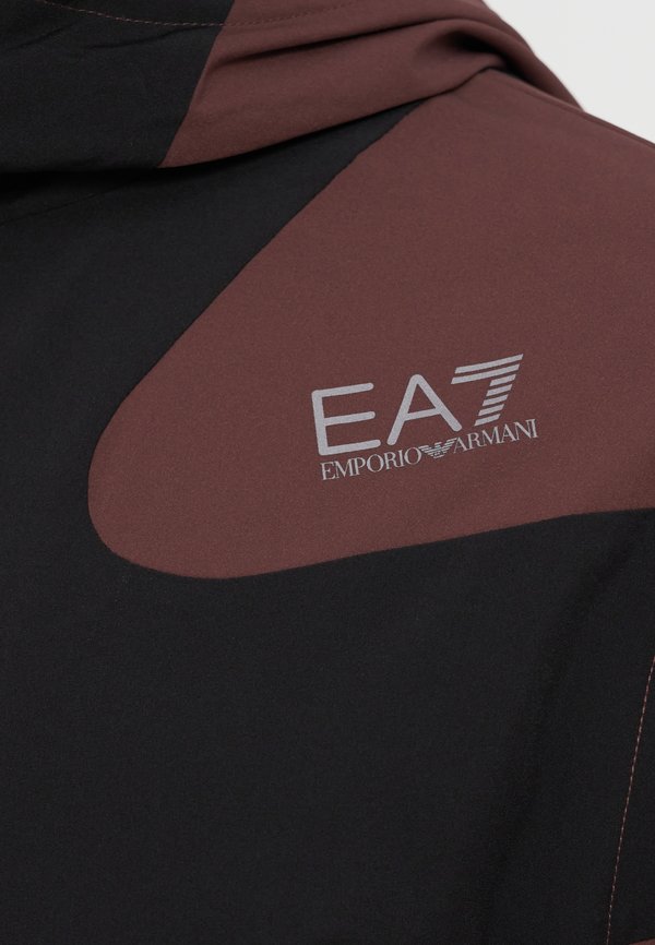 EA7 Emporio Armani