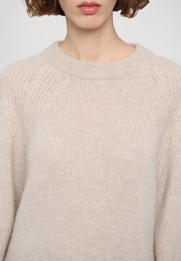 CLOSED CREW NECK LONG SLEEVE