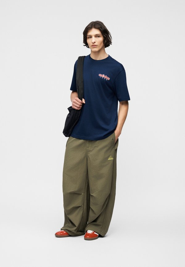 adidas Originals UNISEX - Basic T-shirt - night indigo