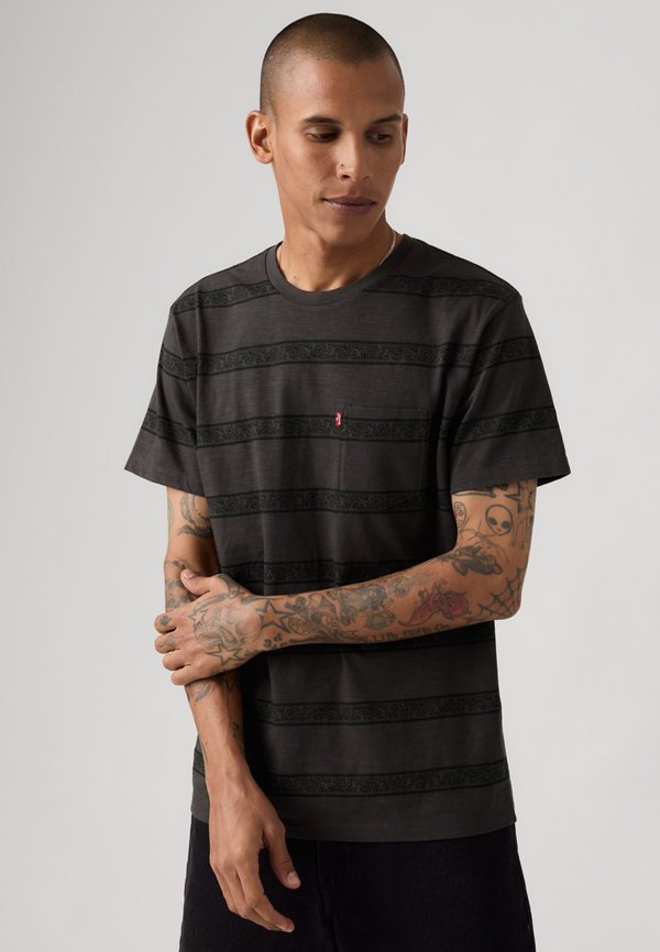 Levi's® CLASSIC POCKET TEE