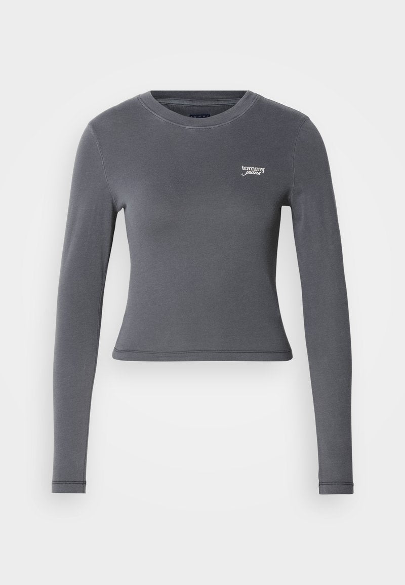 Graues langärmeliges Oberteil aus elastischem Stoff; verfügt über einen runden Ausschnitt und ein kleines weißes "tommy jeans"-Logo auf der Brust.