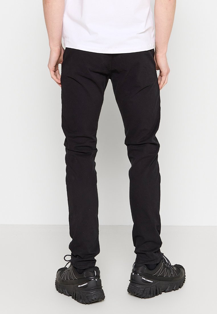 KARL LAGERFELD Chino Media 3
