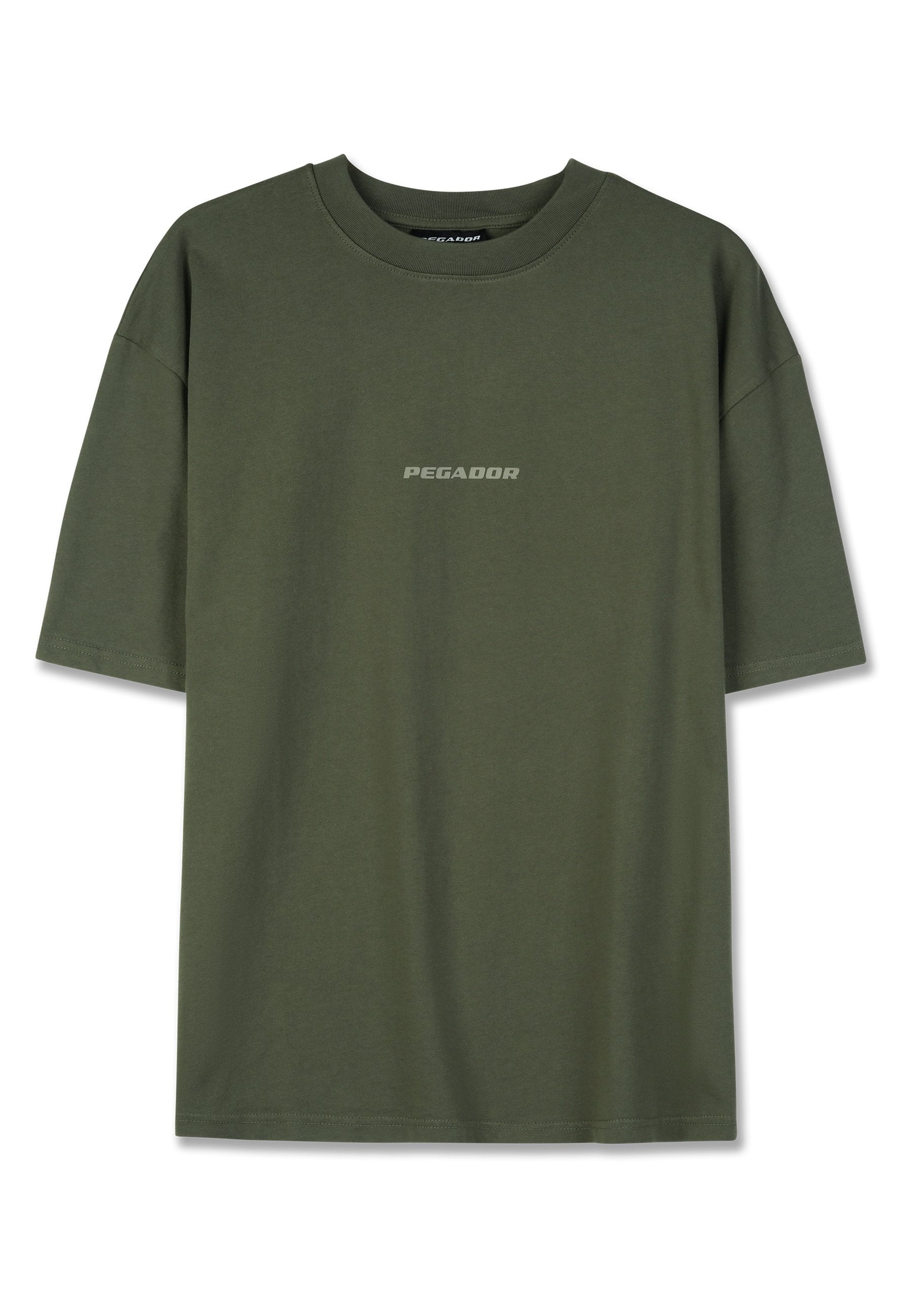 Olivgrünes Baumwoll-T-Shirt mit kurzen Ärmeln, das ein einfaches, zentrales "PEGADOR"-Logo in kontrastierendem Text aufweist. Klassisches Rundhalsdesign.