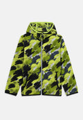 Leuchtend bunte Jacke mit einem abstrakten Muster in Schwarz, Grün und Grau, aus leichtem Stoff gefertigt, mit Kapuze und Fronttaschen.