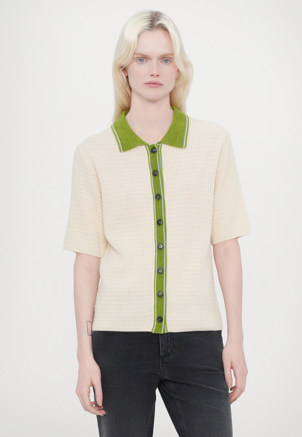 CLOSED SHORT SLEEVE