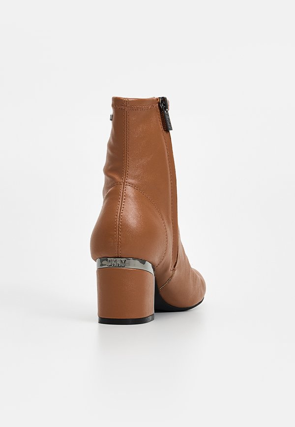 DKNY CALYNDA
