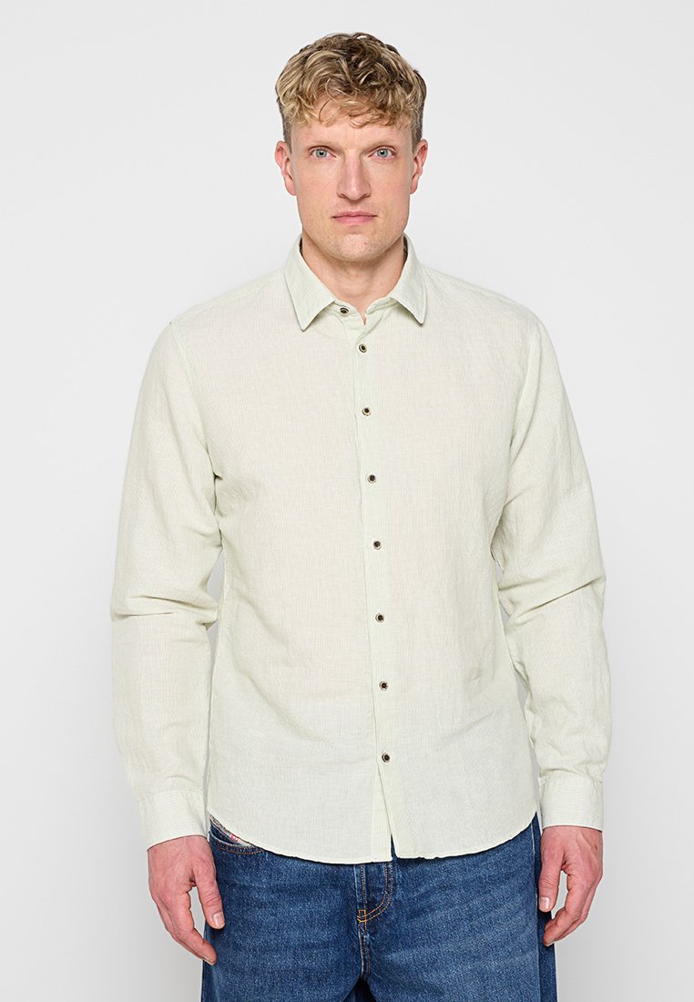 REGULAR FIT Media 1
