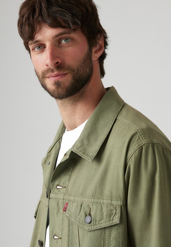 Levi's® RELAXED FIT TRUCKER