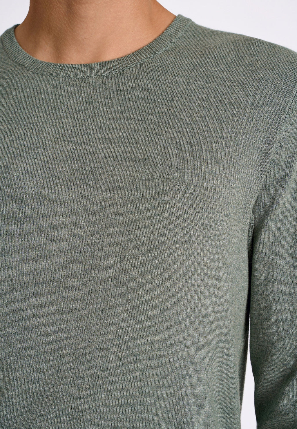 ECOVERO L/S O-NECK Media 5