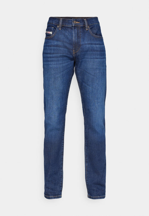 Dunkelblaue Denim-Jeans mit geradem Bein, ausgestattet mit einem Knopfverschluss, fünf Taschen und kontrastierender Naht. Keine sichtbaren Muster.
