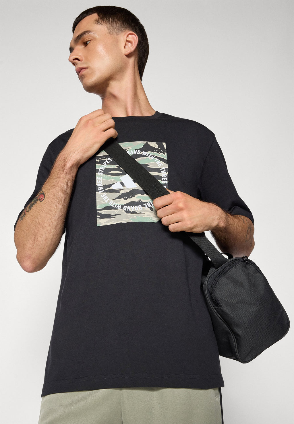 adidas Sportswear CAMO SHAPE GRAPHIC