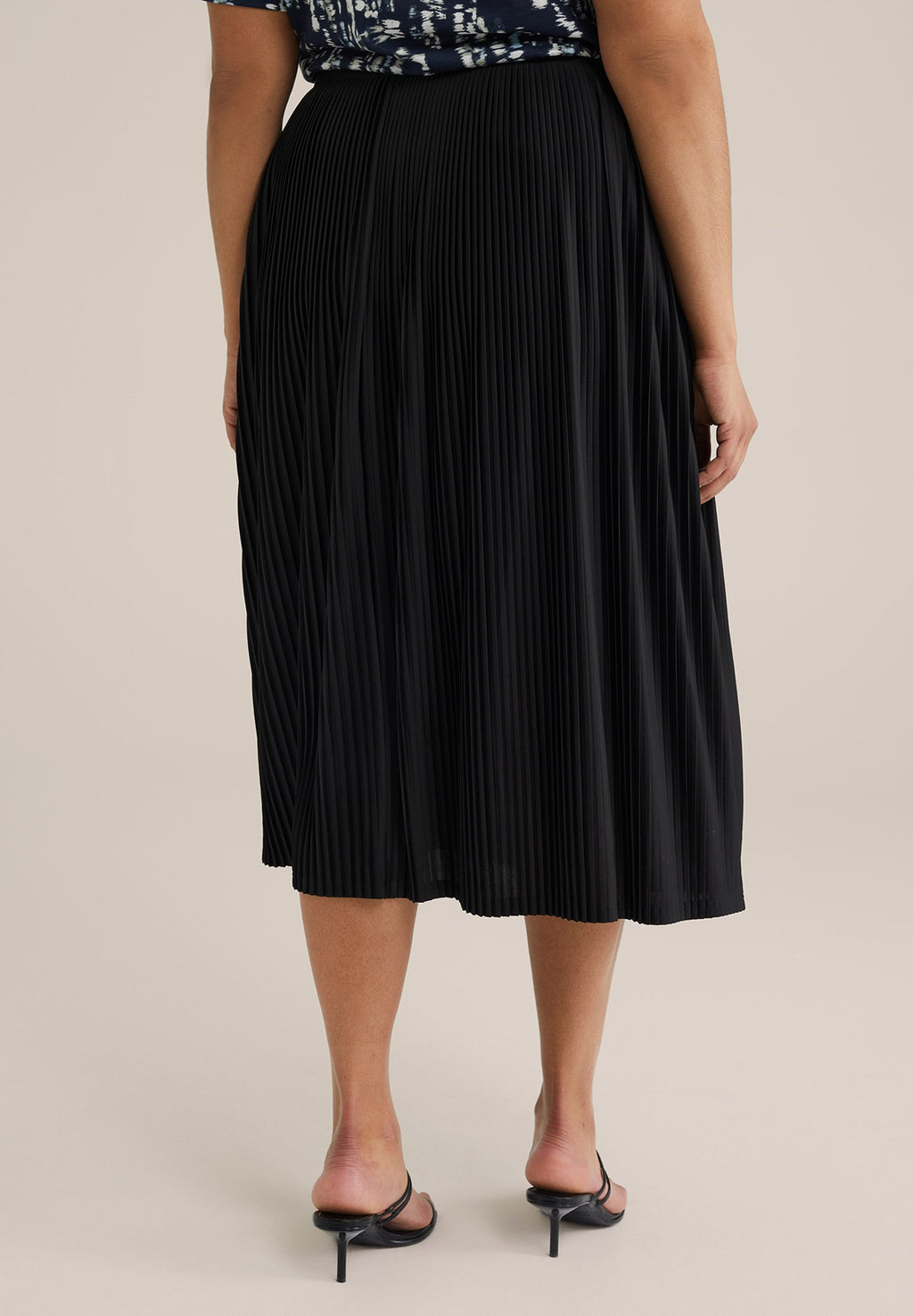 WE Fashion CURVE