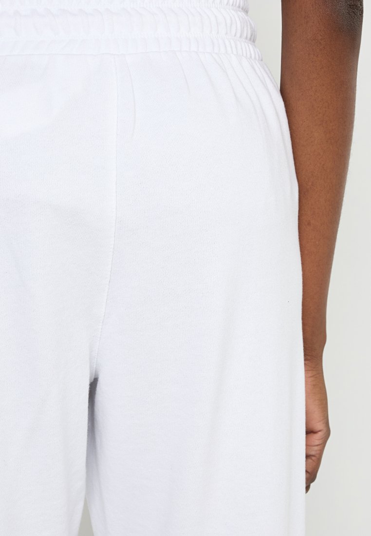DKNY Sport