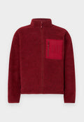 Rote Fleecejacke mit durchgehendem Reißverschluss, hohem Kragen und einer Brusttasche mit Reißverschluss, die das geprägte GAP-Logo zeigt.