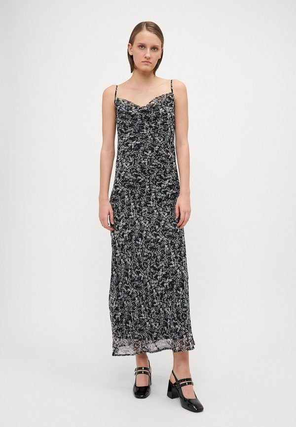Vero Moda Tall VMSMILLA 7/8 WATERFALL DRESS  - Maxi dress - black/nora