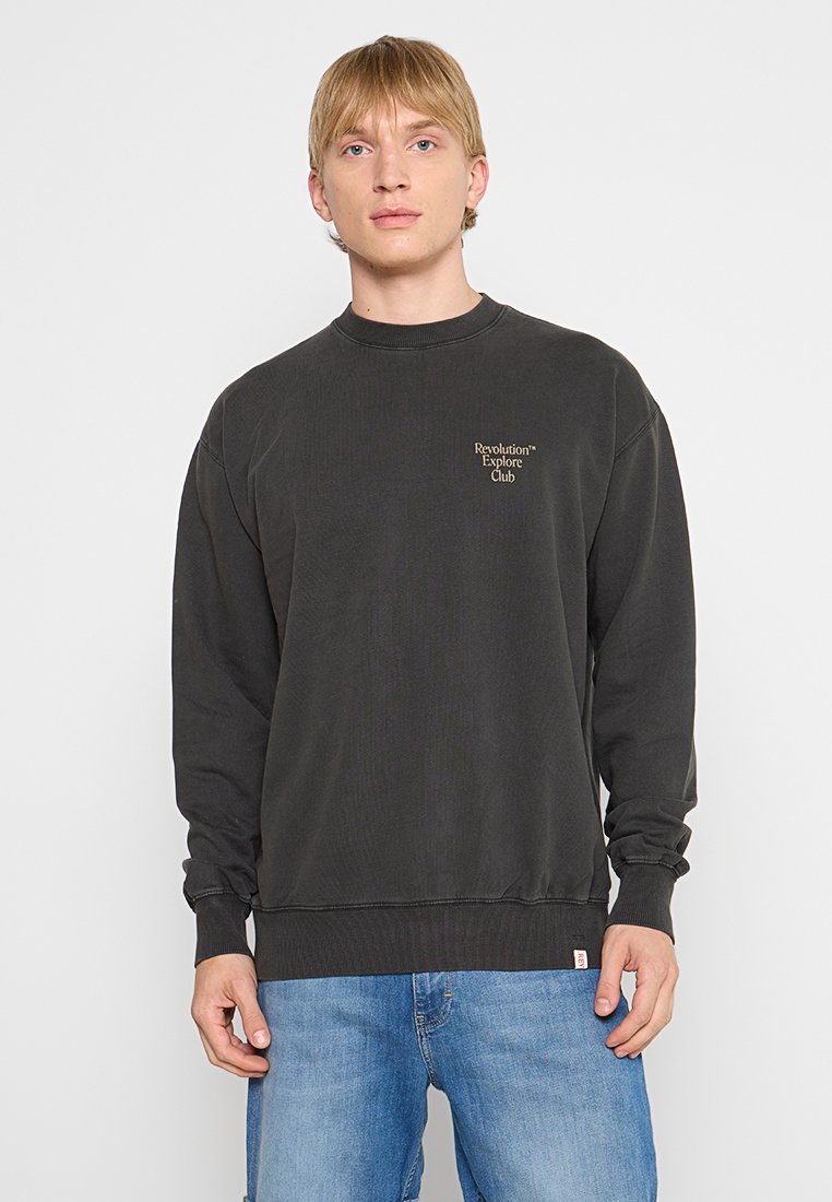 REVOLUTION LOOSE FIT