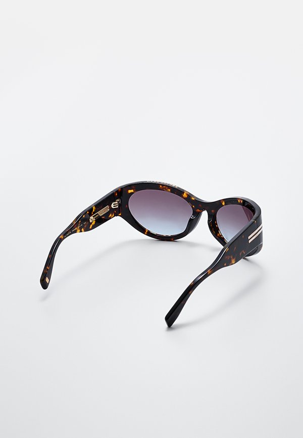 MARC JACOBS